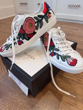 Gucci Ace Floral Embroidered White Leather Sneakers - great condition! Size 37.5